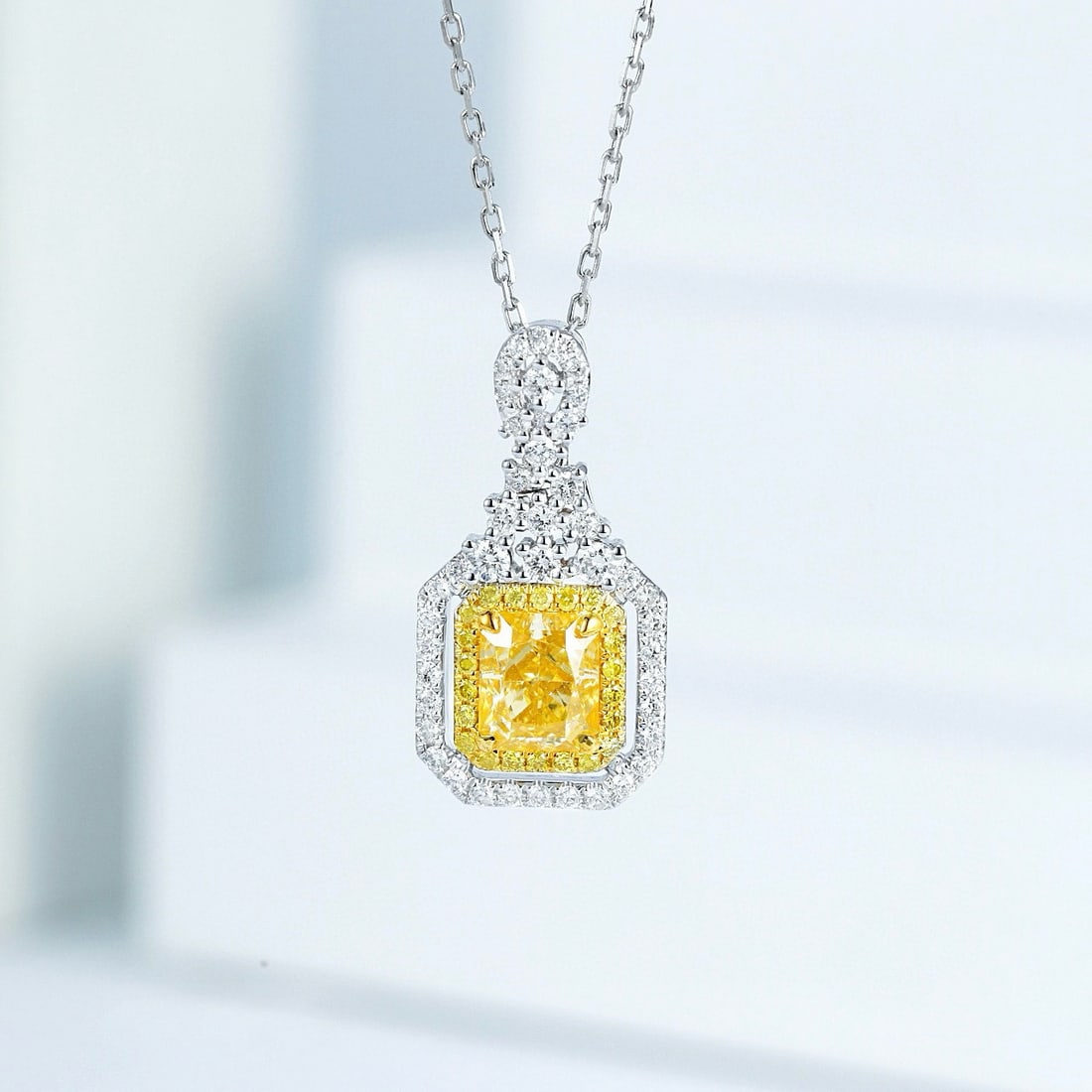 14k Gold 1.37 Ctw Natural Yellow Diamond & Diamond Necklace: Ref:230952294 // gold content:14k gold // main gemstone:yellow diamond // shape:cushion // carat weight:1. 00ct // color:yellow // treatment:natural // // adjacent gemstone 2 : diamond //