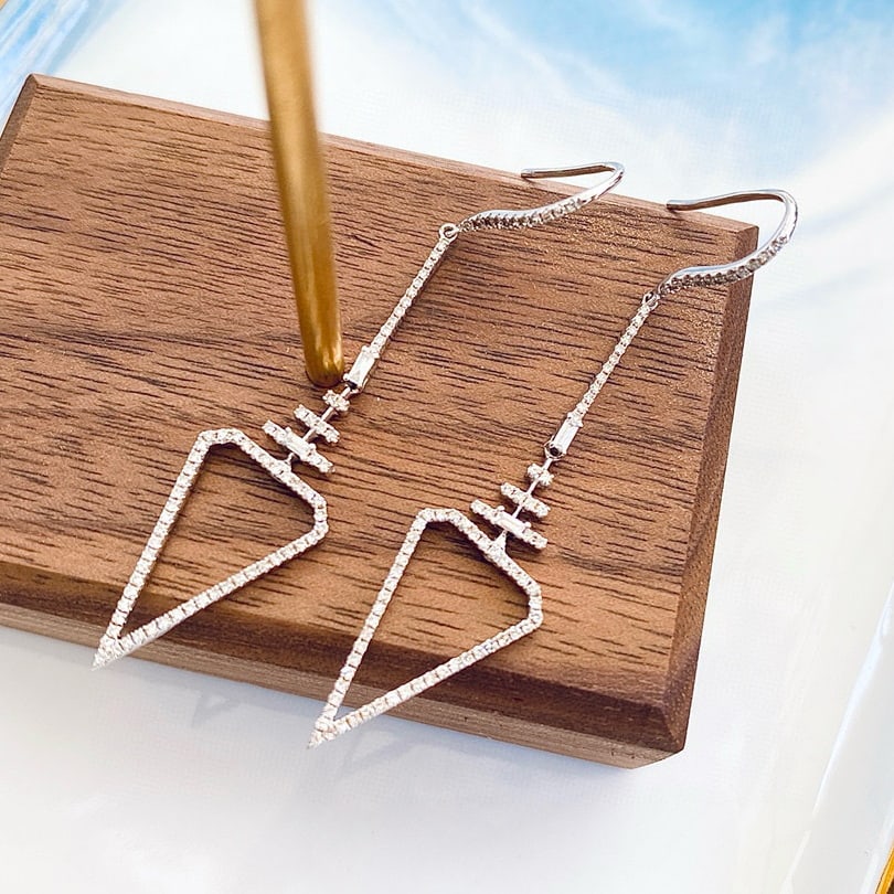 14k Gold 0.60 Ct Natural H Diamond Earrings: Ref:230952295 // gold content:14k gold // main gemstone:diamond // shape:multiply // carat weight:0. 60ct // clarity grade:vs-si // color:h // treatment:natural // Condition: NewLow Estimate: