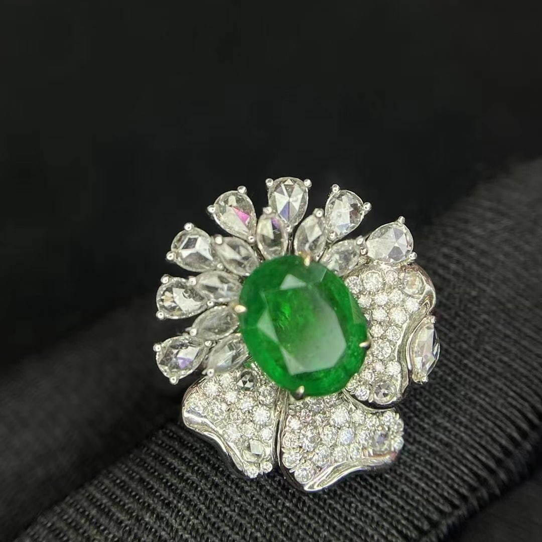 14k Gold 2.15 Ctw Vivid Green Natural Emerald & Diamond Ring: Ref:230952327 // gold content:14k gold // ring size:7. 25us // // main gemstone:emerald // shape:oval // carat weight:1. 30ct // color:vivid green // treatment:natural // // adjacent gemstone 2 :