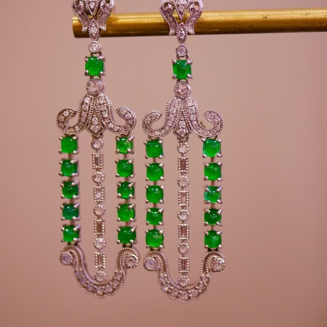14k Gold 3.83 Ctw Vivid Green Natural Emerald & Diamond Earrings: Ref:230952349 // gold content:14k gold // main gemstone:emerald // shape:suger-loaf // carat weight:3. 0ct // color:vivid green // treatment:natural // // adjacent gemstone 2 : diamond //