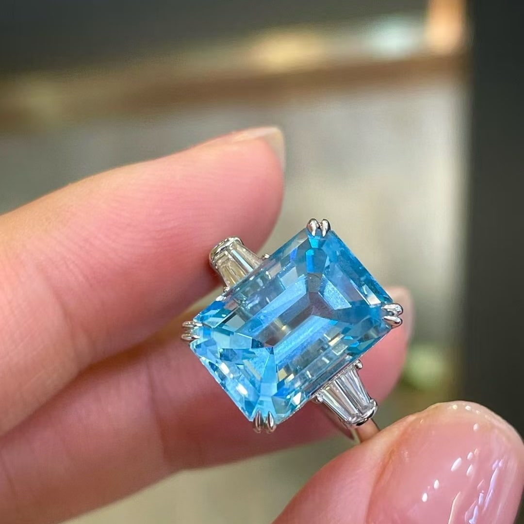 14k Gold 6.92 Ctw Natural Aquamarine & Diamond Ring: Ref:230952371 // gold content:14k gold // ring size:7. 25us // // main gemstone:aquamarine // shape:octagonal // carat weight:6. 68ct // color:santa maria color // treatment:natural // // adjacent