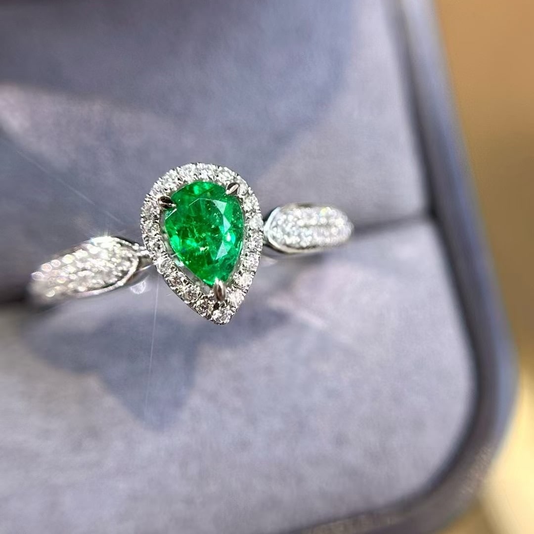 14k Gold 0.49 Ctw Natural Emerald & Diamond Ring: Ref:230952373 // gold content:14k gold // ring size:7. 25us // // main gemstone:emerald // shape:pear // carat weight:0. 30ct // color:green // treatment:natural // // adjacent gemstone 2 :