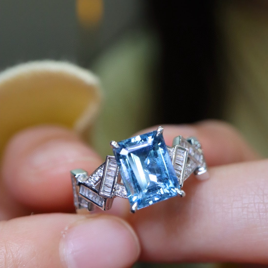 14k Gold 2.31 Ctw Natural Aquamarine & Diamond Ring: Ref:230952406 // gold content:14k gold // ring size:7. 25us // // main gemstone:aquamarine // shape:octagonal // carat weight:1. 92ct // color:santa maria color // treatment:natural // // adjacent