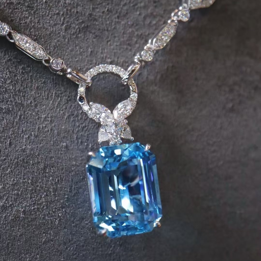 14k Gold 6.35 Ctw Natural Aquamarine & Diamond Pendant( Without Chain ): Ref:230952412 // gold content:14k gold // main gemstone:aquamarine // shape:octagonal // carat weight:6. 09ct // color:santa maria color // treatment:natural // // adjacent gemstone 2 : diamond //