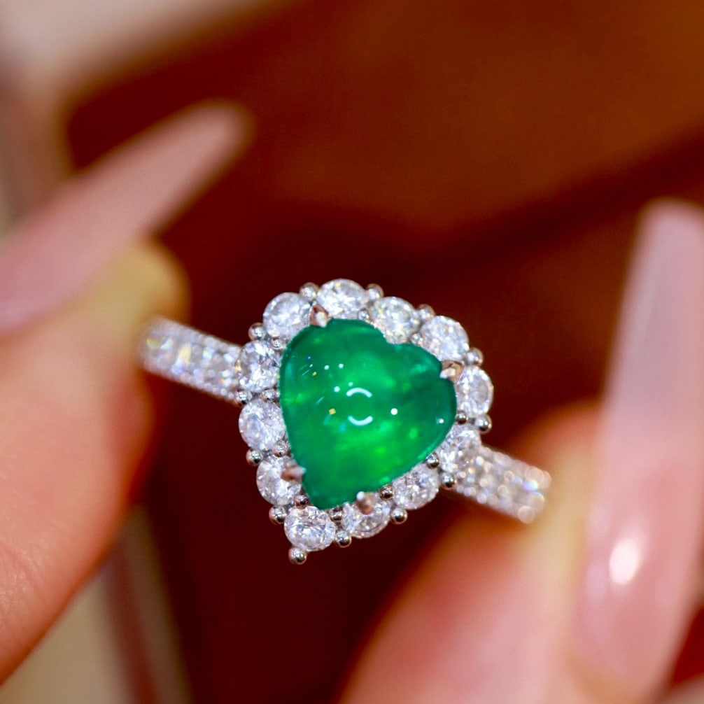 14k Gold 1.84 Ctw Natural Emerald & Diamond Ring: Ref:230952437 // gold content:14k gold // ring size:7. 25us // // main gemstone:emerald // shape:heart // carat weight:1. 18ct // color:green // treatment:natural // // adjacent gemstone 2 :