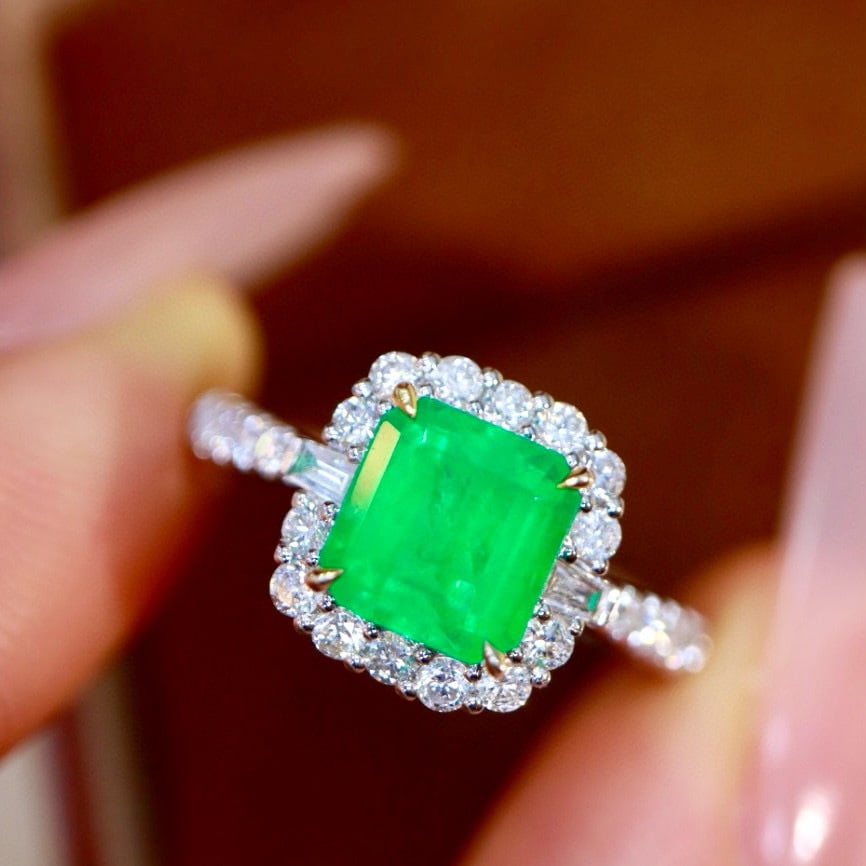 14k Gold 1.61 Ctw Natural Emerald & Diamond Ring: Ref:230952444 // gold content:14k gold // ring size:7. 25us // // main gemstone:emerald // shape:octagonal // carat weight:1. 18ct // color:green // treatment:natural // // adjacent gemstone 2 :