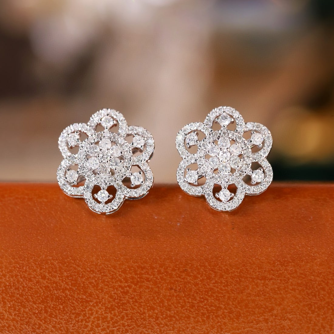 14k Gold 0.5 Ct Natural H Diamond Earrings: Ref:230953036 // gold content:14k gold // main gemstone:diamond // shape:round // carat weight:0. 5ct // clarity grade:vs-si // color:h // treatment:natural // cut grade:g // Condition: NewLow