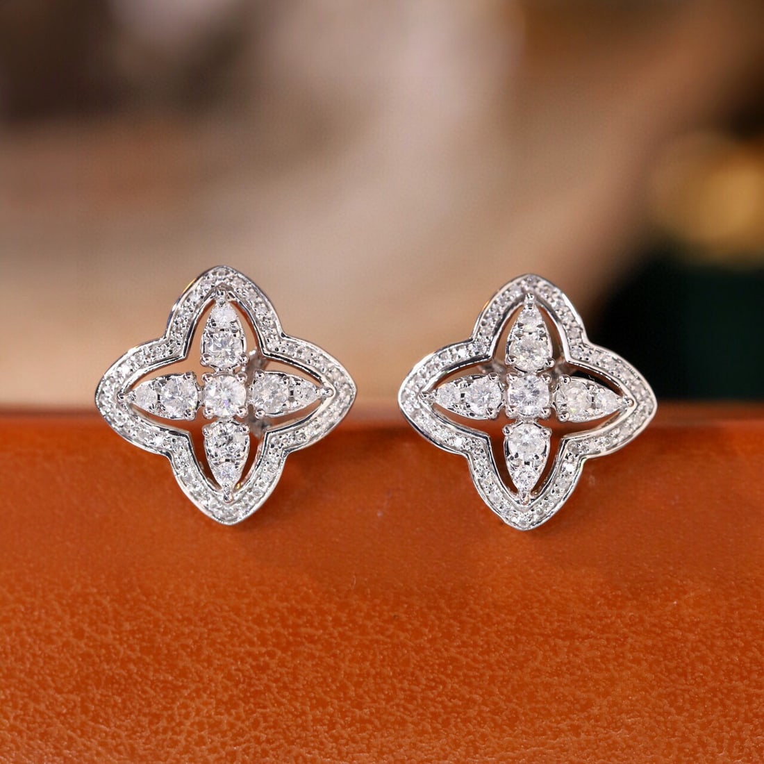 14k Gold 0.42 Ct Natural H Diamond Earrings: Ref:230953080 // gold content:14k gold // main gemstone:diamond // shape:round // carat weight:0. 42ct // clarity grade:vs-si // color:h // treatment:natural // cut grade:g // Condition: NewLow