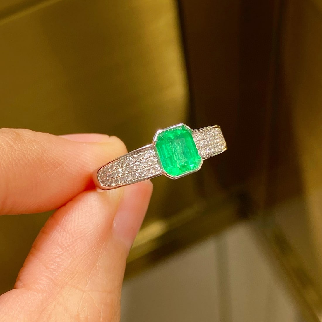14k Gold 1.01 Ctw Natural Emerald & Diamond Ring: Ref:230953166 // gold content:14k gold // ring size:7. 25us // // main gemstone:emerald // shape:octagonal // carat weight:0. 8ct // color:green // treatment:natural // // adjacent gemstone 2 :