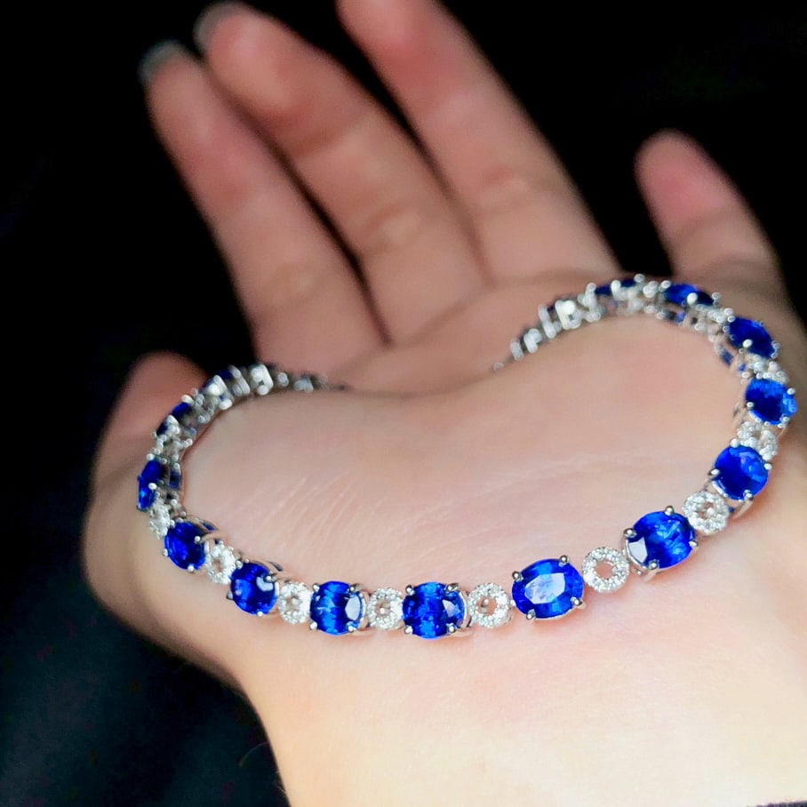 14k Gold 8.68 Ctw Natural Sapphire & Diamond Necklace: Ref:230953176 // gold content:14k gold // main gemstone:sapphire // shape:oval // carat weight:8. 05ct // color:blue // treatment:natural // // adjacent gemstone 2 : diamond // shape:round // carat