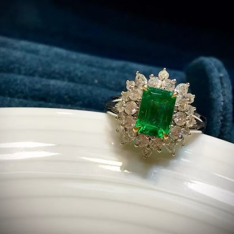 14k Gold 2.47 Ctw Vivid Green Natural Emerald & Diamond Ring - 3