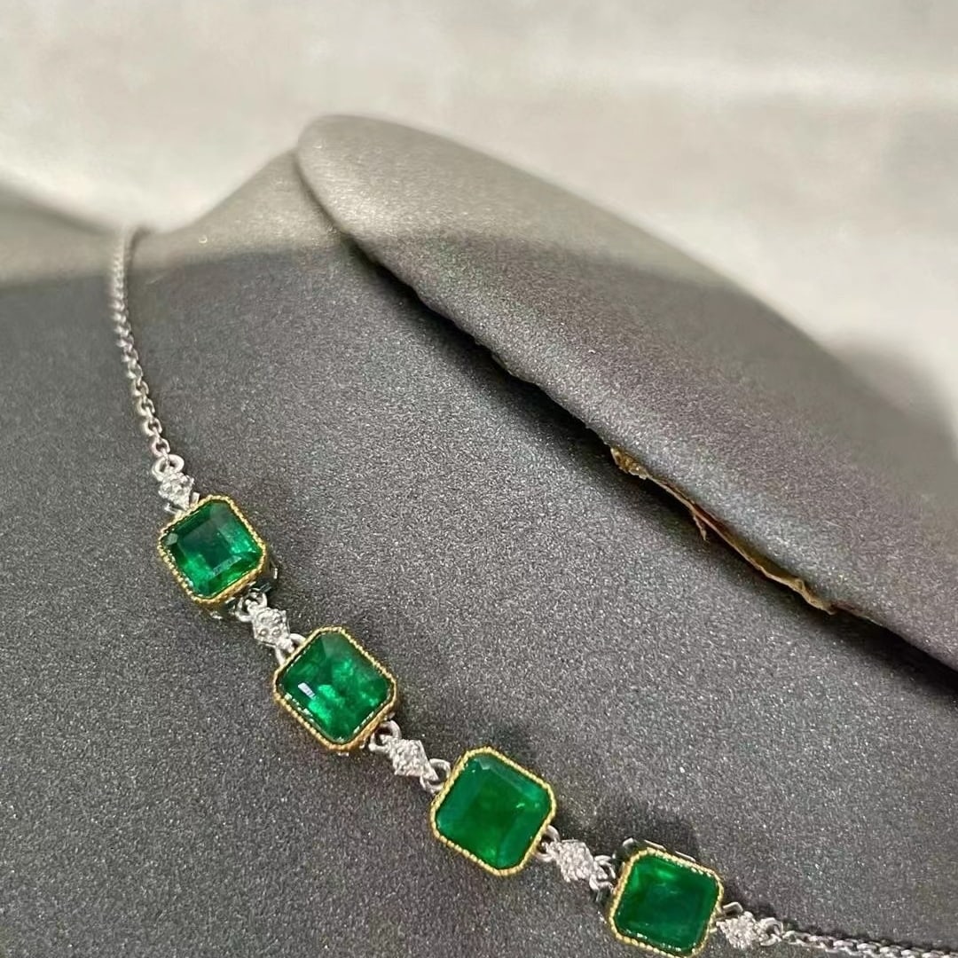 14k Gold 1.8 Ct Vivid Green Natural Emerald & Diamond Bracelet - 2