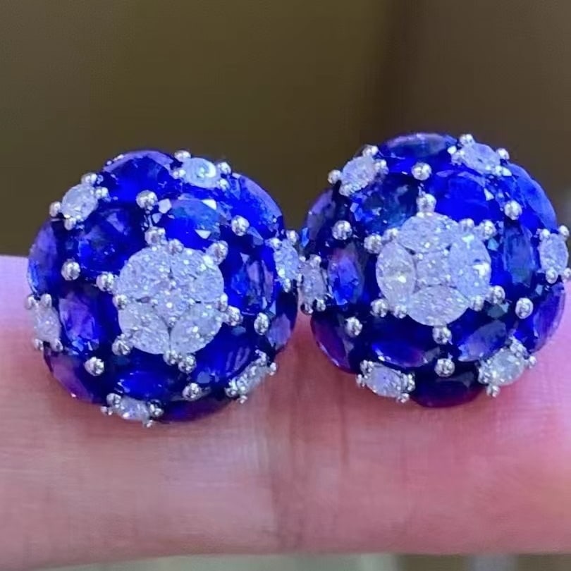 14k Gold 5.3 Ct Natural Sapphire & Diamond Earrings: Ref:230953185 // gold content:14k gold // main gemstone:sapphire // shape:oval // carat weight:5. 3ct // color:royal blue // treatment:natural // // adjacent gemstone 2 : diamond // shape:multiply