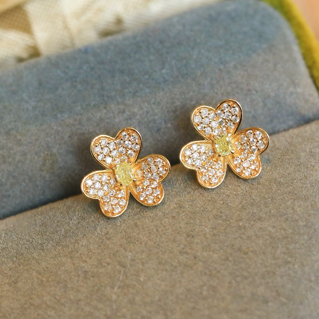14k Gold 0.52 Ctw Natural Yellow Diamond & Diamond & Flowers Earrings - 2