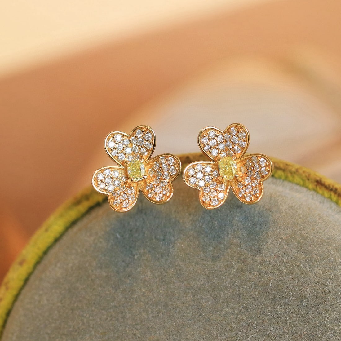 14k Gold 0.52 Ctw Natural Yellow Diamond & Diamond & Flowers Earrings - 3