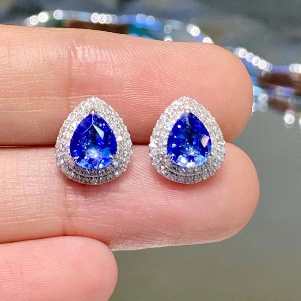 14k Gold 1.9 Ct Natural Sapphire & Diamond Earrings: Ref:230953208 // gold content:14k gold // main gemstone:sapphire // shape:pear // carat weight:1. 9ct // color:blue // treatment:natural // // adjacent gemstone 2 : diamond // shape:round //