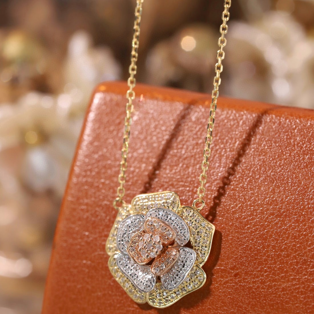 14k Gold 0.3 Ct Natural H Diamond & Flowers Necklace - 4