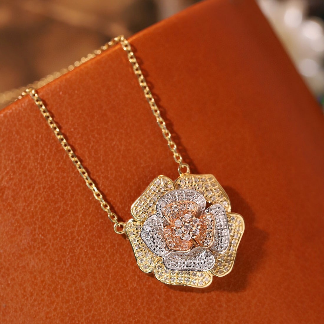 14k Gold 0.3 Ct Natural H Diamond & Flowers Necklace - 5