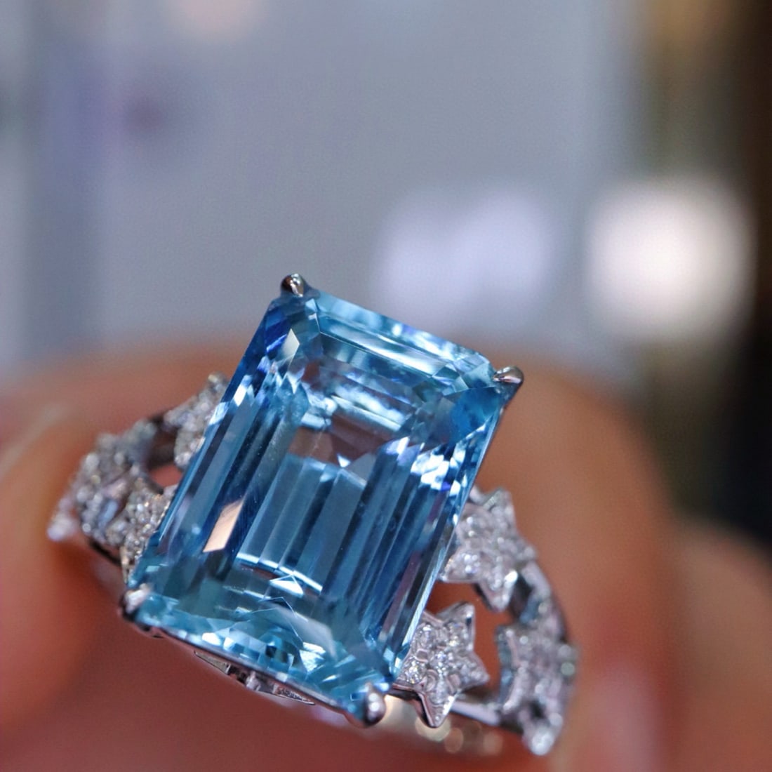 14k Gold 4.66 Ctw Natural Aquamarine & Diamond Ring: Ref:230954012 // gold content:14k gold // ring size:7. 25us // // main gemstone:aquamarine // shape:octagonal // carat weight:4. 47ct // color:santa maria color // treatment:natural // // adjacent gem