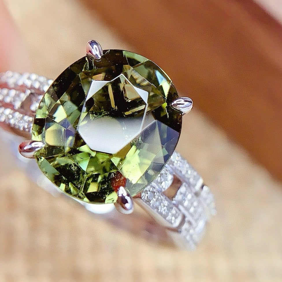 14k Gold 4 Ct Natural Tourmaline & Diamond Ring: Ref:230954189 // gold content:14k gold // ring size:7. 25us // // main gemstone:tourmaline // shape:oval // carat weight:4ct // color:green // treatment:natural // // adjacent gemstone 2 : diamond