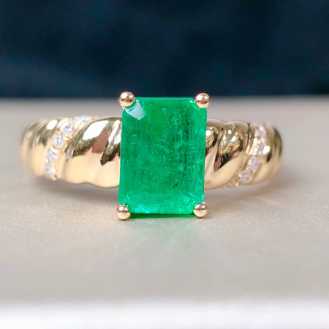14k Gold 1.06 Ctw Natural Emerald & Diamond Ring (1 of 9)