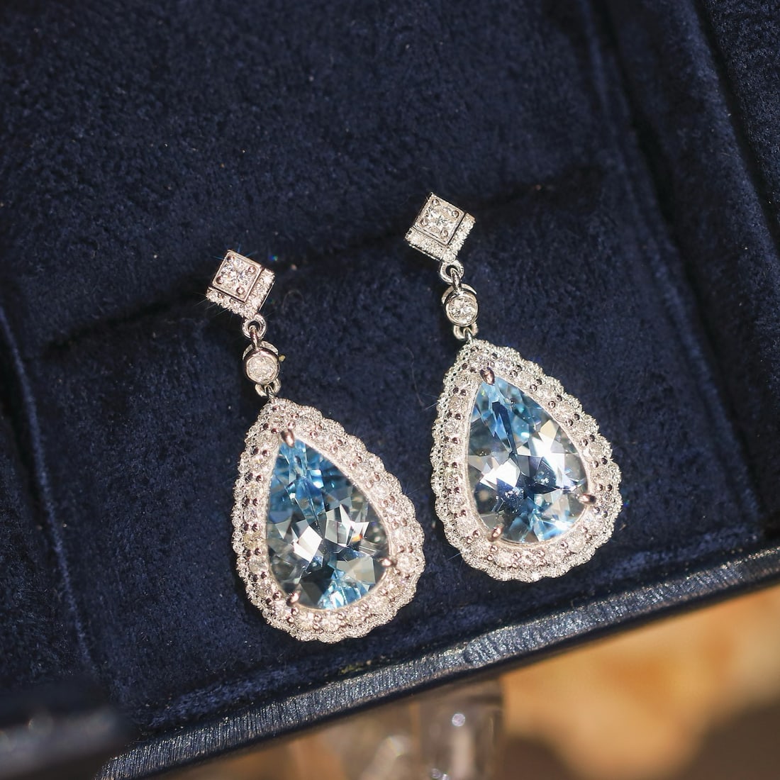 14k Gold 5.84 Ctw Natural Aquamarine & Diamond Earrings: Ref:230954284 // gold content:14k gold // main gemstone:aquamarine // shape:pear // carat weight:4. 84ct // color:santa maria color // treatment:natural // // adjacent gemstone 2 : diamond //
