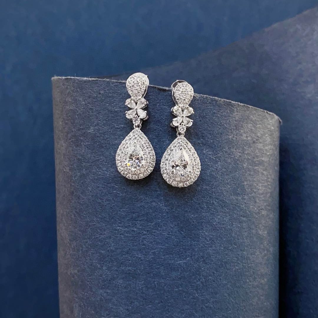 Gia Certified 14k Gold 1.23 Ctw Natural E Vs2 Pear Diamond Earrings: Ref:230954286 // gold content:14k gold // main gemstone:diamond // certified:gia // shape:pear // carat weight:0. 6ct // clarity grade:vs2 // color:e // treatment:natural // // adjacent gemstone 2