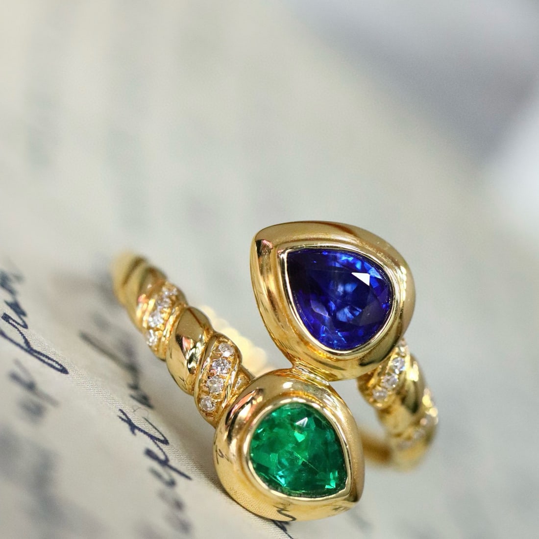 14k Gold 0.75 Ctw Natural Sapphire & Emerald & Toi Et Moi Ring: Ref:230954312 // gold content:14k gold // ring size:7. 25us // // main gemstone:sapphire // shape:pear // carat weight:0. 42ct // color:blue // treatment:natural // // adjacent gemstone 2 :