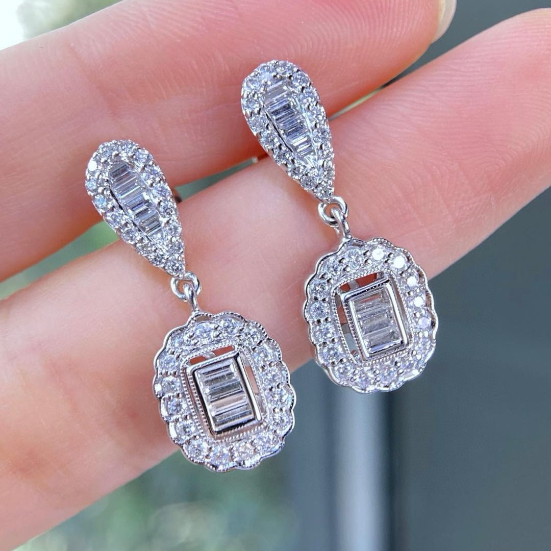 14k Gold 0.7 Ct Natural H Diamond Earrings: Ref:230954340 // gold content:14k gold // main gemstone:diamond // shape:multiply // carat weight:0. 7ct // clarity grade:vs-si // color:h // treatment:natural // Low Estimate: 5500Condition: