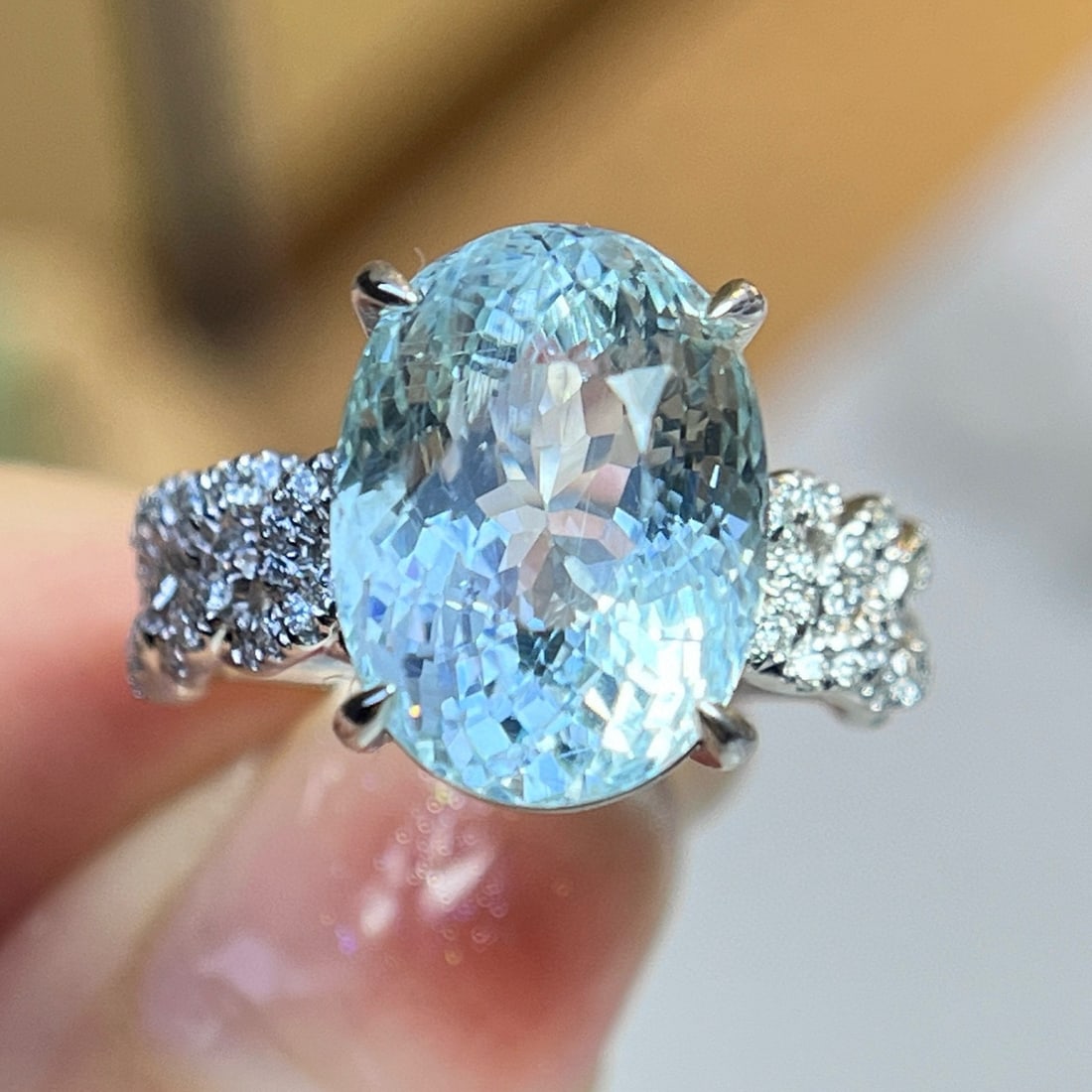 14k Gold 7.73 Ctw Natural Aquamarine & Diamond Ring: Ref:230954356 // gold content:14k gold // ring size:7. 25us // // main gemstone:aquamarine // shape:oval // carat weight:7. 38ct // color:blue // treatment:natural // // adjacent gemstone 2 : diamond
