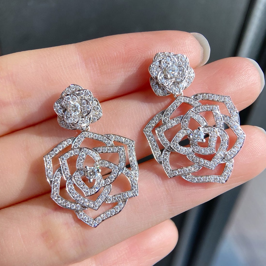 14k Gold 1.5 Ct Natural H Diamond & Flowers Earrings: Ref:230954362 // gold content:14k gold // main gemstone:diamond // shape:round // carat weight:1. 5ct // clarity grade:vs-si // color:h // treatment:natural // cut grade:g // Condition: NewLow