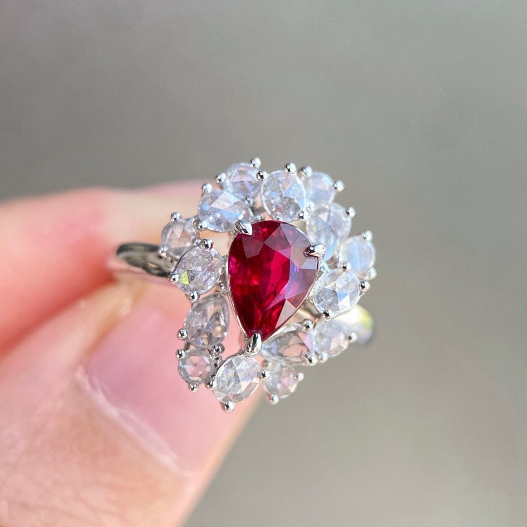 14k Gold 1.78 Ctw Vivid Red Natural Ruby & Diamond Ring: Ref:230954372 // gold content:14k gold // ring size:7. 25us // // main gemstone:ruby // shape:pear // carat weight:1. 18ct // color:vivid red // treatment:natural // // adjacent gemstone 2 : diamond /
