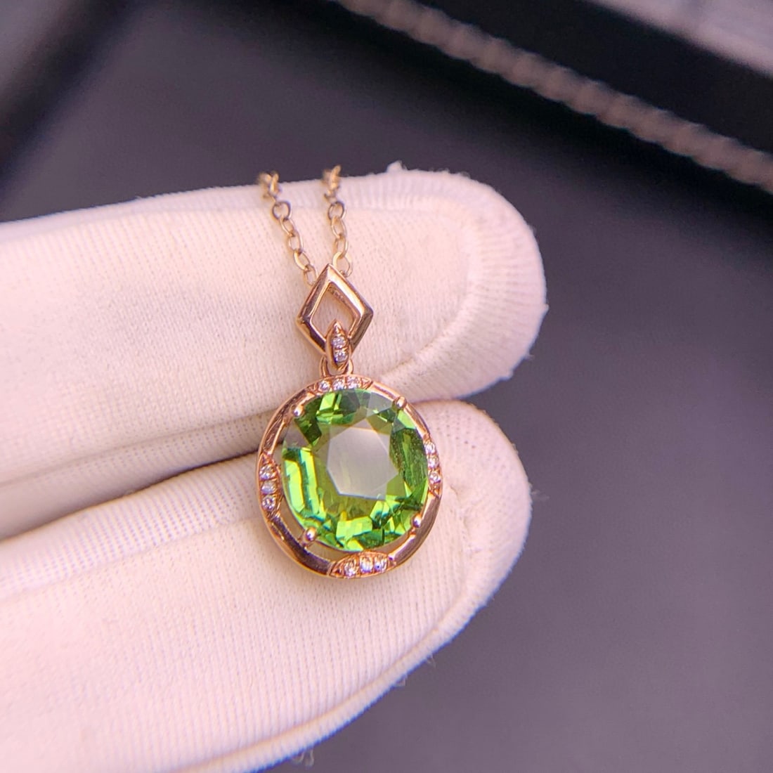 14k Gold 2.6 Ct Natural Tourmaline & Diamond Pendant( Without Chain ): Ref:230954393 // gold content:14k gold // main gemstone:tourmaline // shape:oval // carat weight:2. 6ct // color:green // treatment:natural // // adjacent gemstone 2 : diamond // shape:round //