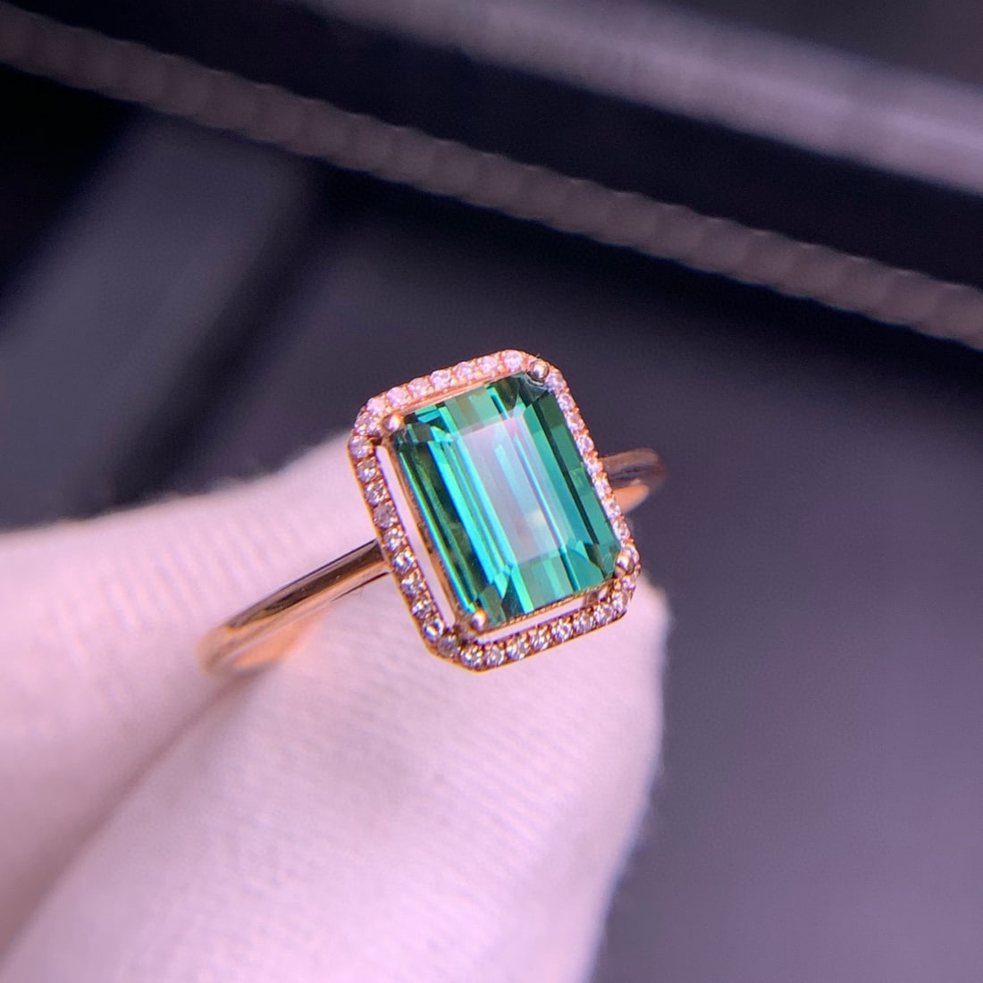 14k Gold 2.0 Ct Natural Tourmaline & Diamond Ring: Ref:230954405 // gold content:14k gold // ring size:7. 25us // // main gemstone:tourmaline // shape:octagonal // carat weight:2. 0ct // color:green // treatment:natural // // adjacent gemstone 2 :