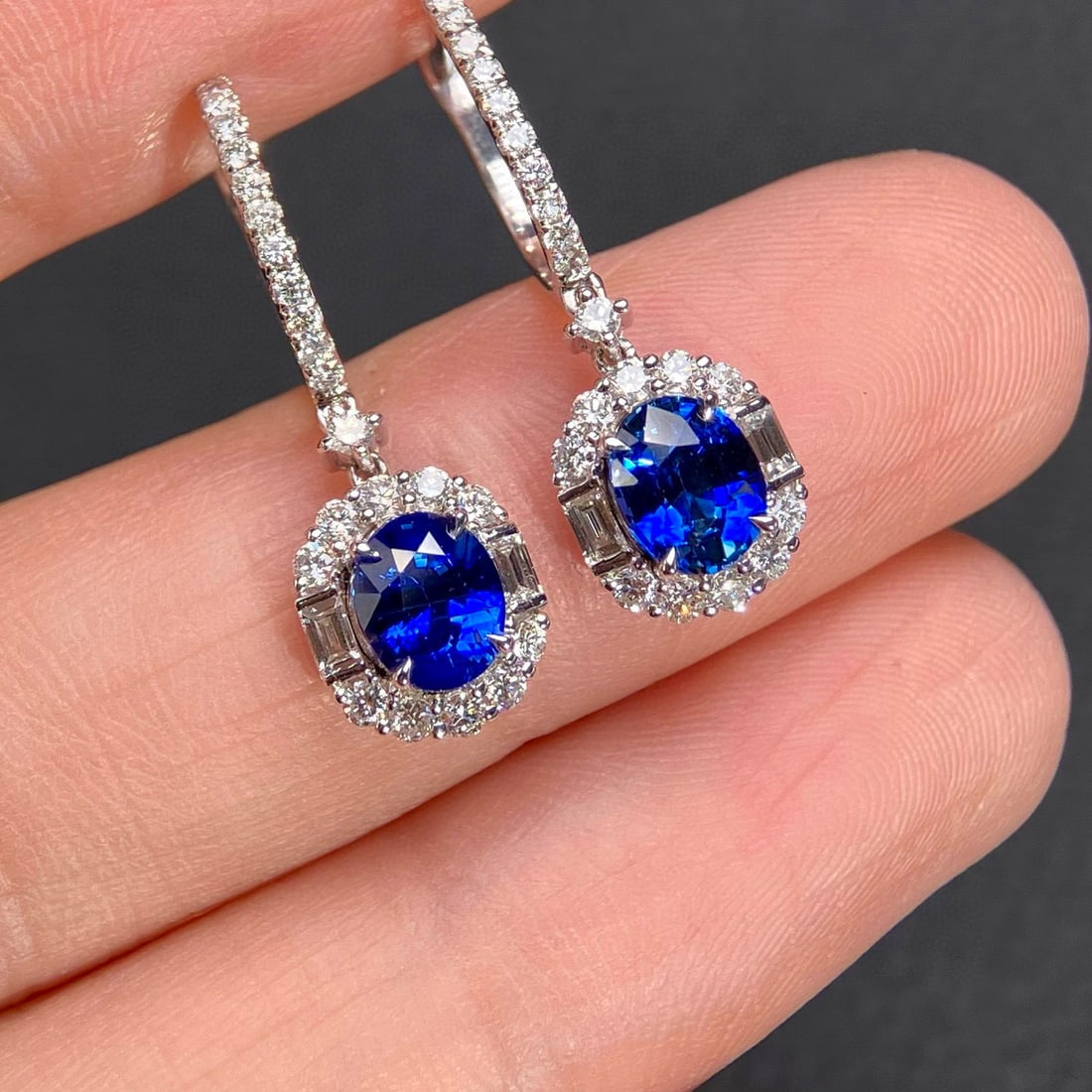 14k Gold 2.72 Ctw Natural Sapphire & Diamond Earrings: Ref:230954417 // gold content:14k gold // main gemstone:sapphire // shape:oval // carat weight:1. 93ct // color:royal blue // treatment:natural // // adjacent gemstone 2 : diamond // shape:multiply //