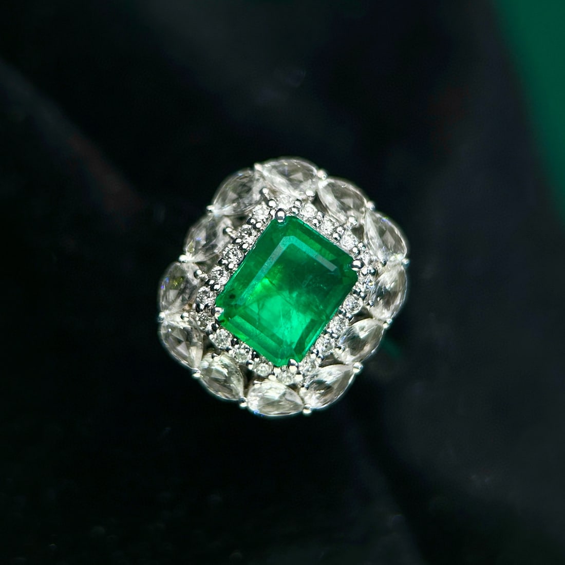 14k Gold 1.4 Ct Vivid Green Natural Emerald & Diamond & Sapphire Ring: Ref:230954427 // gold content:14k gold // ring size:7. 25us // // main gemstone:emerald // shape:octagonal // carat weight:1. 4ct // color:vivid green // treatment:natural // // adjacent gemstone 2 :