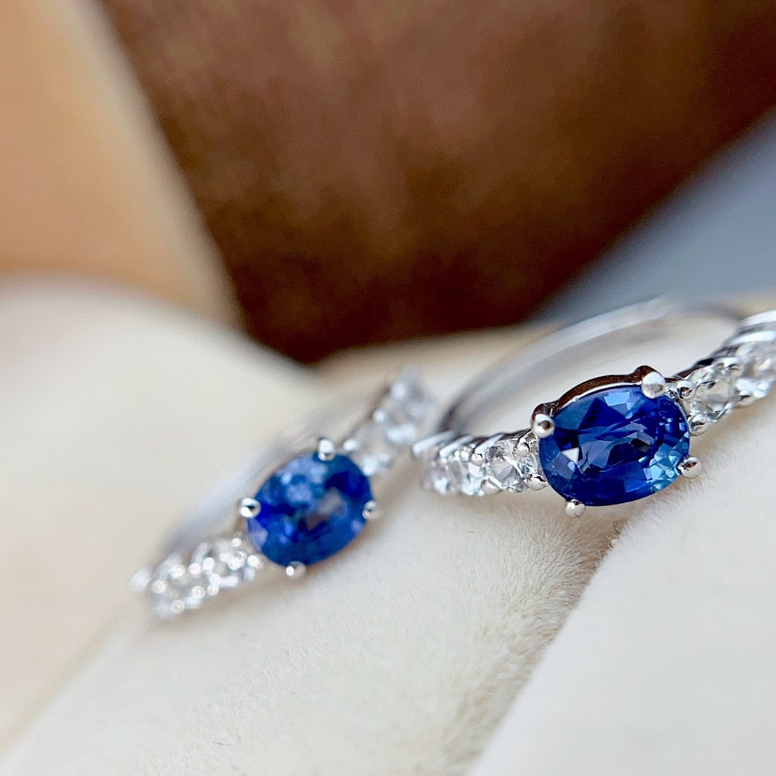 14k Gold 1.00 Ct Natural Sapphire & Sapphire Earrings: Ref:230954429 // gold content:14k gold // main gemstone:sapphire // shape:oval // carat weight:1. 00ct // color:blue // treatment:natural // // adjacent gemstone 2 : sapphire // number of stones:12