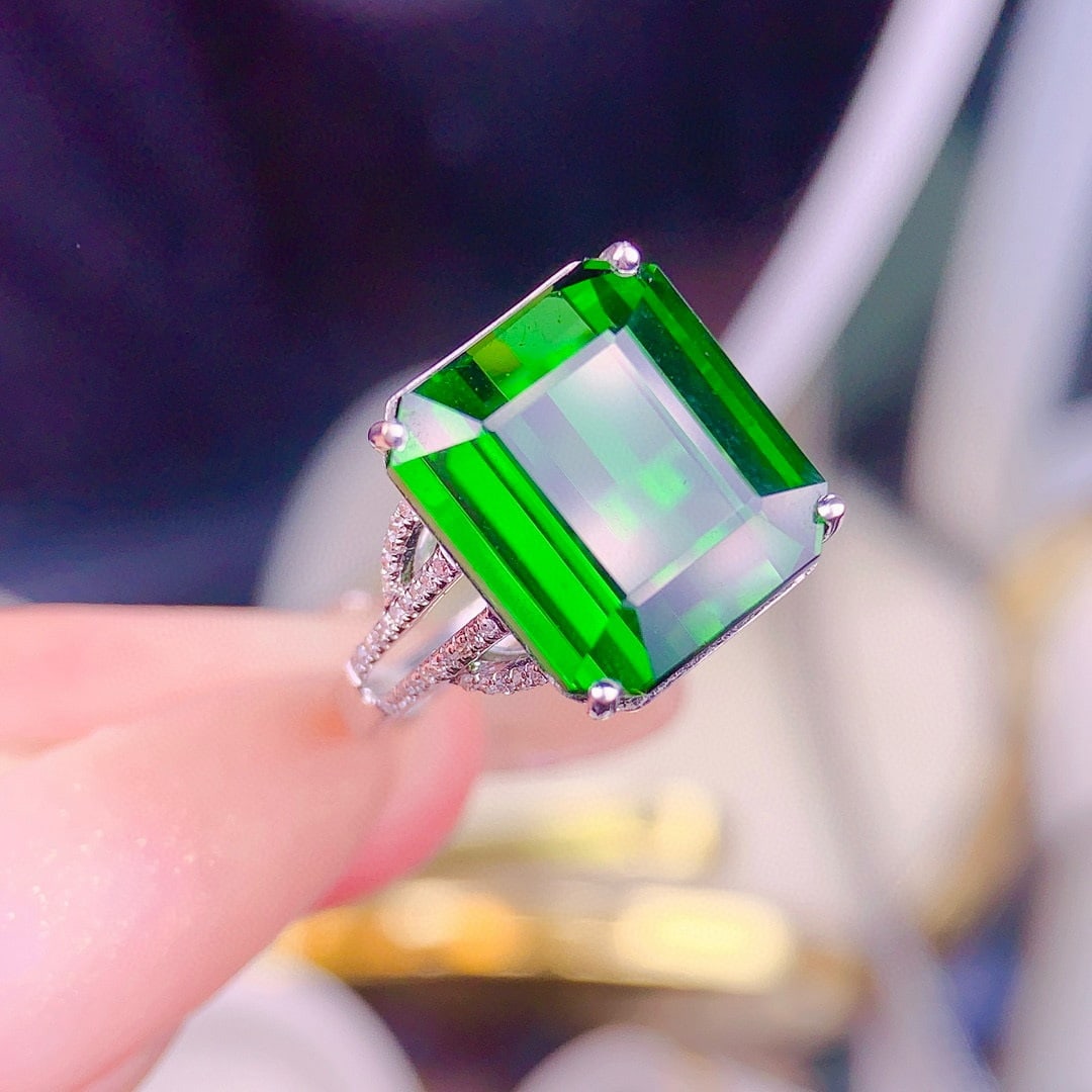 14k Gold 11 Ct Natural Tourmaline & Diamond Ring: Ref:230957019 // gold content:14k gold // ring size:7. 25us // // main gemstone:tourmaline // shape:octagonal // carat weight:11ct // color:green // treatment:natural // // adjacent gemstone 2 : diamo