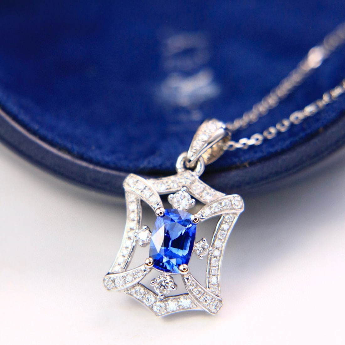 14k Gold 1.33 Ctw Natural Sapphire & Diamond Pendant( Without Chain ): Ref:230957025 // gold content:14k gold // main gemstone:sapphire // shape:cushion // carat weight:0. 97ct // color:cornflower blue // treatment:natural // // adjacent gemstone 2 : diamond //