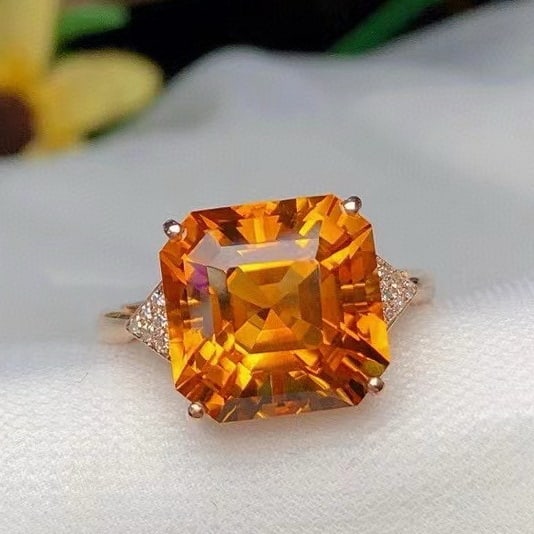 14k Gold 6.30 Ct Natural Citrine & Diamond Ring: Ref:230957037 // gold content:14k gold // ring size:7. 25us // // main gemstone:citrine // shape:octagonal // carat weight:6. 30ct // color:yellow // treatment:natural // // adjacent gemstone 2 : diam