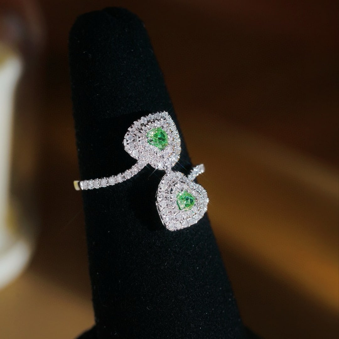 14k Gold 0.80 Ctw Natural Green Diamond & Diamond Ring: Ref:230957046 // gold content:14k gold // ring size:7. 25us // // main gemstone:green diamond // shape:heart // carat weight:0. 30ct // color:green // treatment:natural // // adjacent gemstone 2 :