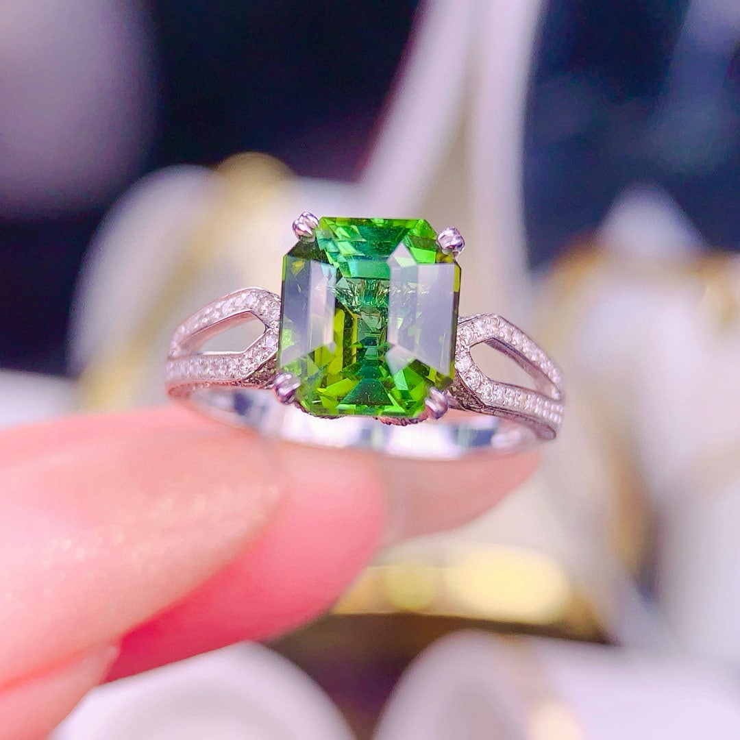 14k Gold 3.8 Ct Natural Tourmaline & Diamond Ring: Ref:230957067 // gold content:14k gold // ring size:7. 25us // // main gemstone:tourmaline // shape:octagonal // carat weight:3. 8ct // color:green // treatment:natural // // adjacent gemstone 2 : dia