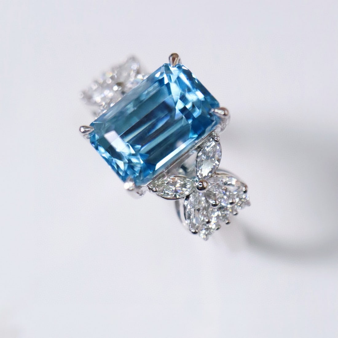 14k Gold 3.38 Ctw Natural Aquamarine & Diamond Ring: Ref:230957077 // gold content:14k gold // ring size:7. 25us // // main gemstone:aquamarine // shape:octagonal // carat weight:2. 86ct // color:santa maria color // treatment:natural // // adjacent