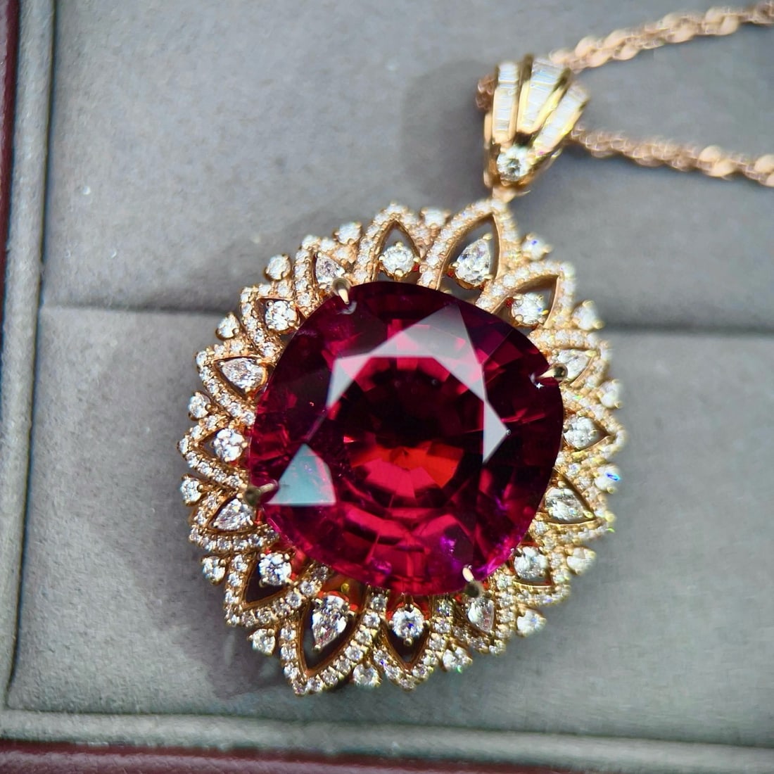 14k Gold 31.45 Ctw Natural Tourmaline & Diamond Pendant( Without Chain ): Ref:230957080 // gold content:14k gold // main gemstone:tourmaline // shape:cushion // carat weight:29. 9ct // color:red // treatment:natural // // adjacent gemstone 2 : diamond // shape:multiply