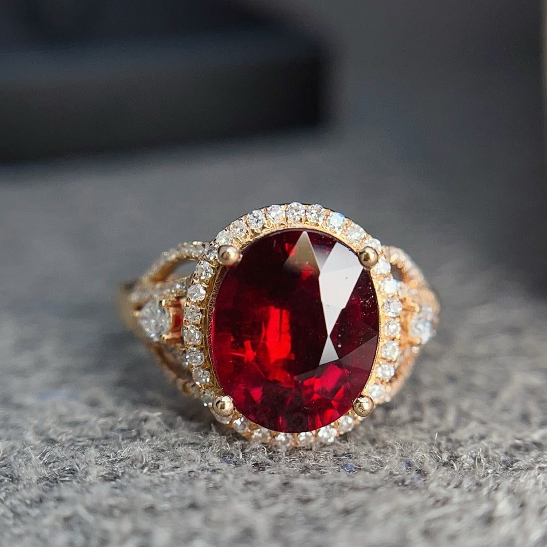 14k Gold 3.00 Ct Natural Tourmaline & Diamond Ring: Ref:230957084 // gold content:14k gold // ring size:7. 25us // // main gemstone:tourmaline // shape:oval // carat weight:3. 00ct // color:red // treatment:natural // // adjacent gemstone 2 : diamond /