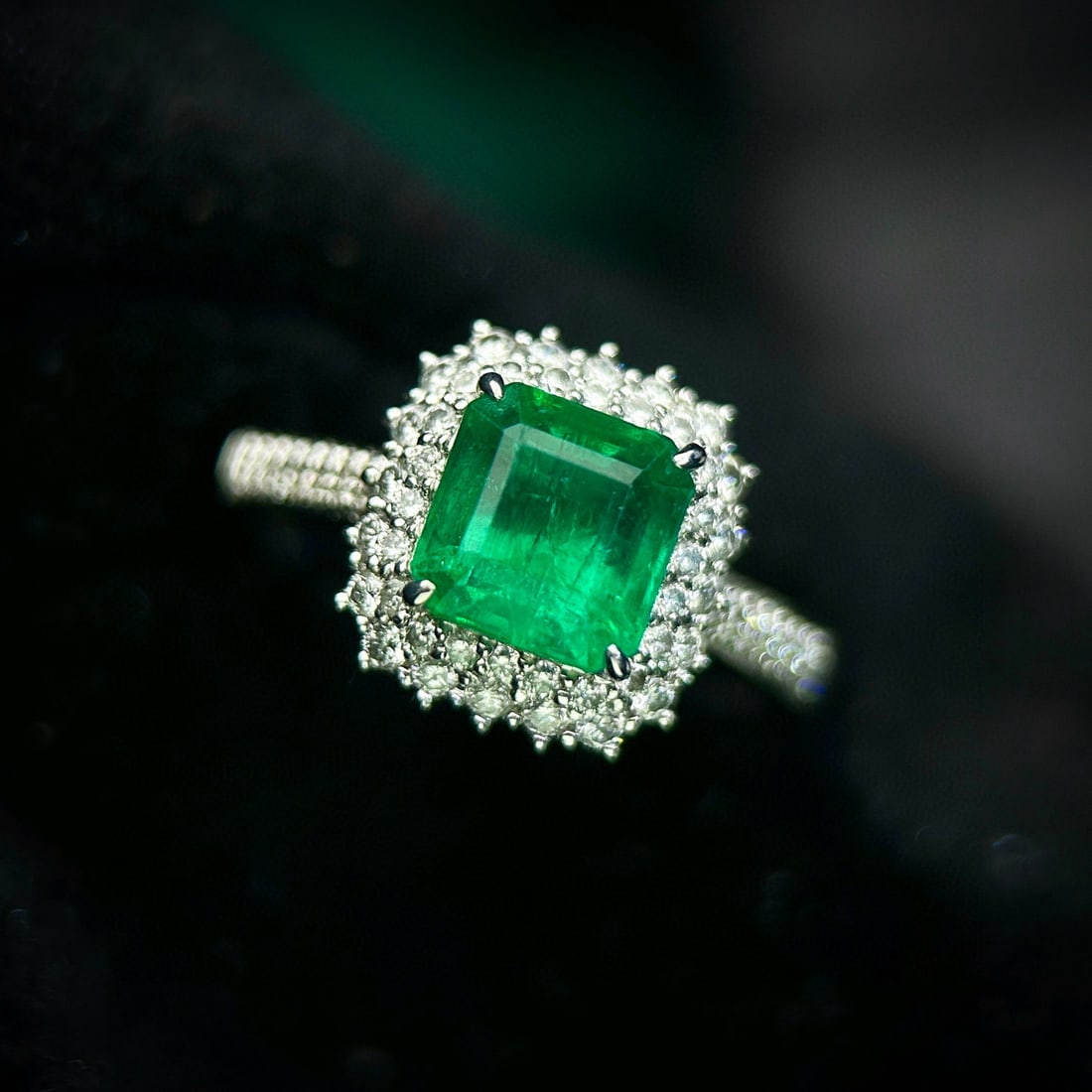 14k Gold 2.62 Ctw Vivid Green Natural Emerald & Diamond Ring: Ref:230957089 // gold content:14k gold // ring size:7. 25us // // main gemstone:emerald // shape:octagonal // carat weight:1. 95ct // color:vivid green // treatment:natural // // adjacent gemstone 2 :