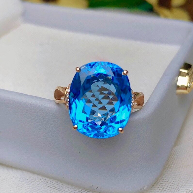 14k Gold 12.60 Ct Natural Topaz & Diamond Ring: Ref:230957094 // gold content:14k gold // ring size:7. 25us // // main gemstone:topaz // shape:oval // carat weight:12. 60ct // color:blue // treatment:natural // // adjacent gemstone 2 : diamond