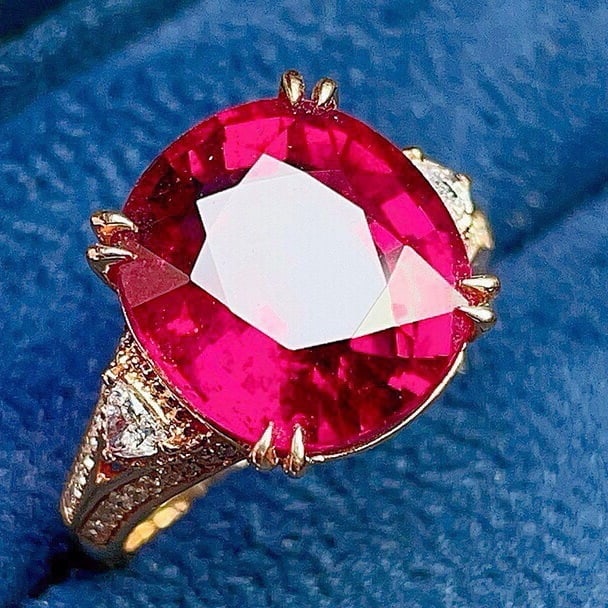 14k Gold 9.7 Ct Natural Tourmaline & Diamond Ring: Ref:230957120 // gold content:14k gold // ring size:7. 25us // // main gemstone:tourmaline // shape:oval // carat weight:9. 7ct // color:red // treatment:natural // // adjacent gemstone 2 : diamond //