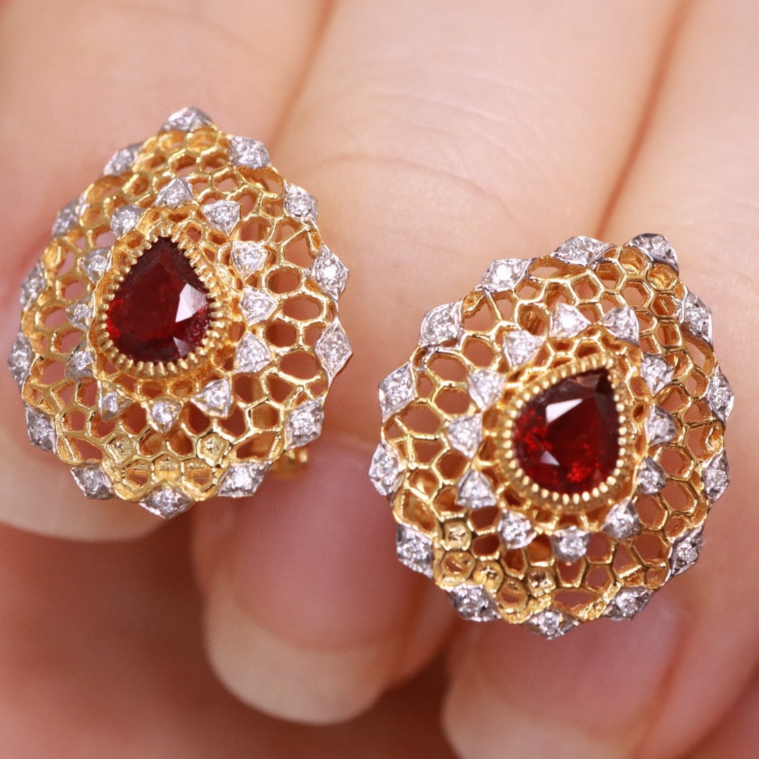 14k Gold 0.98 Ctw Natural Ruby & Diamond Earrings: Ref:230957123 // gold content:14k gold // main gemstone:ruby // shape:pear // carat weight:0. 83ct // color:pigeonblood red // treatment:natural // // adjacent gemstone 2 : diamond // shape:round