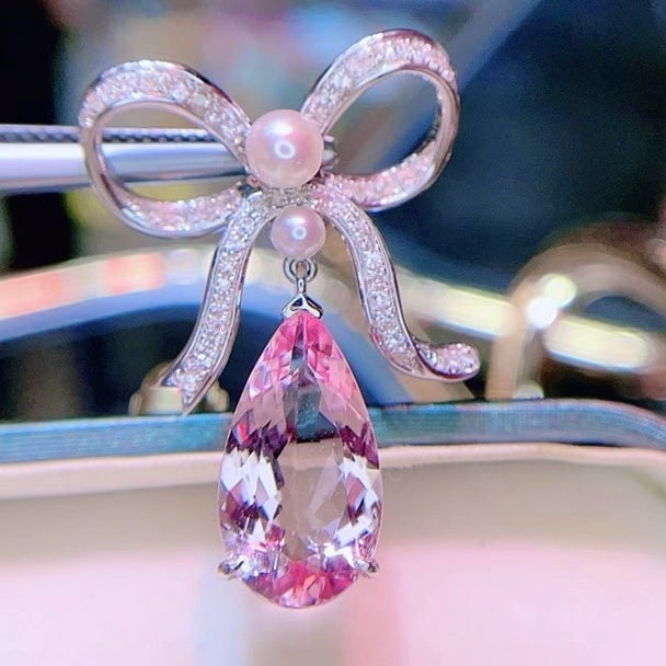 14k Gold 3.8 Ct Natural Morganite & Diamond Pendant( Without Chain ): Ref:230957144 // gold content:14k gold // main gemstone:morganite // shape:pear // carat weight:3. 8ct // color:cherry blossom color // treatment:natural // // adjacent gemstone 2 : diamond //